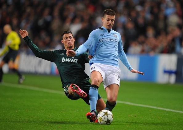 TA评红军面临问题：定位球防守成短板；球队压迫力不足（TA点出红军顽疾：定位球防守薄弱，整体压迫强度不足）