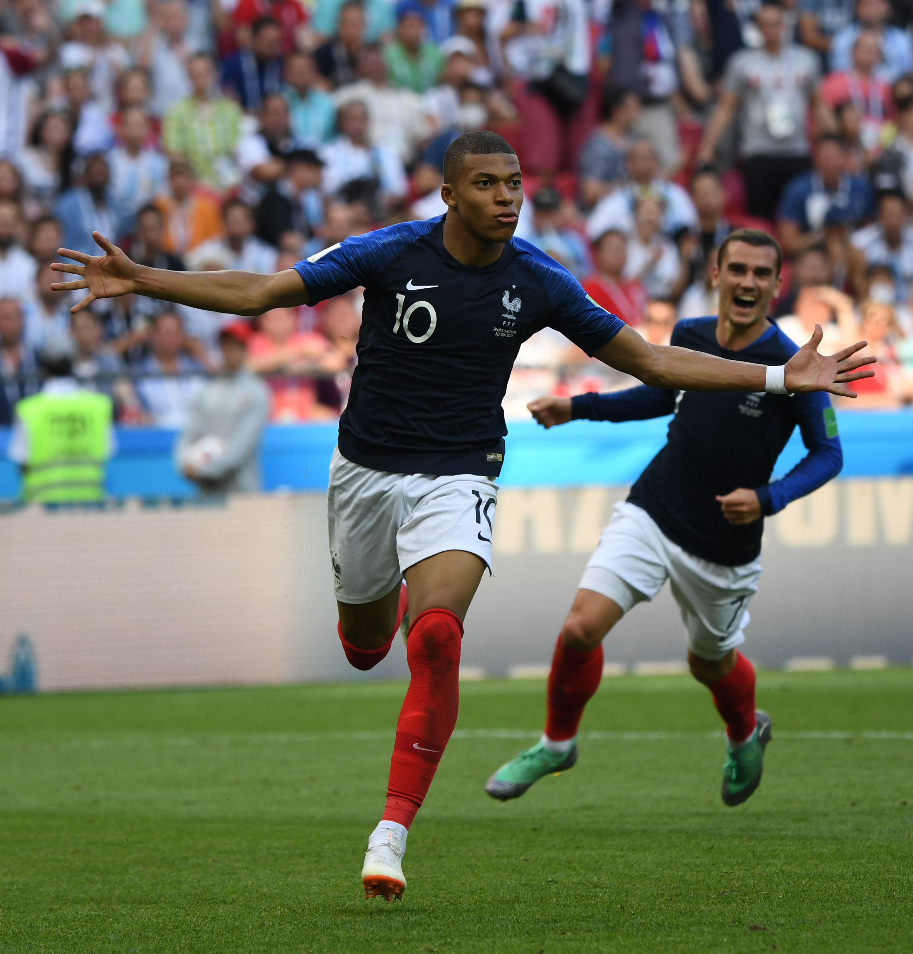 如果这些足球运动员出生于香港②（若这些足球运动员生于香港②）