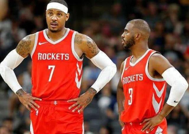 没有技巧全是感情，弗兰克告别演讲深情演唱《月亮代表我的心》（不靠技巧只凭真情：弗兰克在告别演讲中深情献唱《月亮代表我的心）