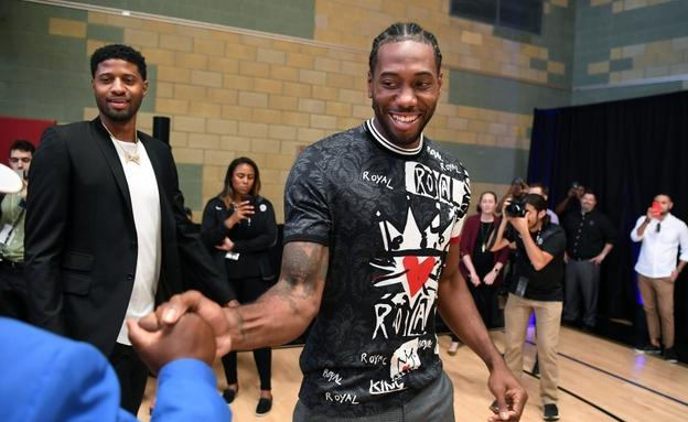 曼联4-1击败狼队，升至英超第六；米兰3-2战胜都灵，登顶积分榜。（曼联4-1胜狼队升至英超第六，米兰3-2力克都灵登上榜首）