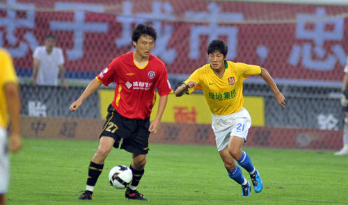 “快乐男孩”名不虚传！巴坎布门前空门不进，自己却跑进球门（巴坎布空门不进反把自己送进球门，快乐本色尽显）