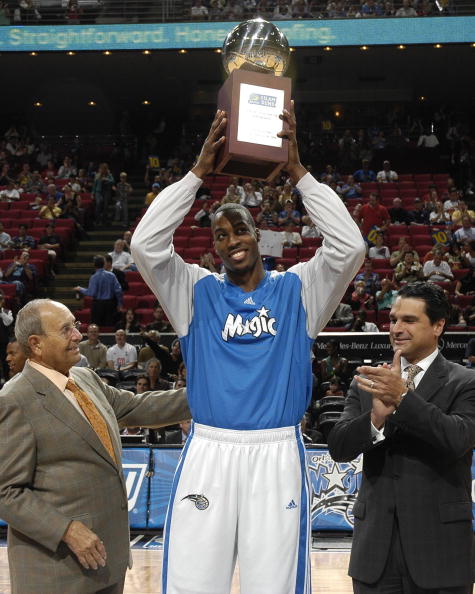 森林狼官方：爱德华兹因右脚酸痛将缺席今天对阵勇士的比赛（森林狼官宣：爱德华兹右脚不适，今日对勇士将缺阵）