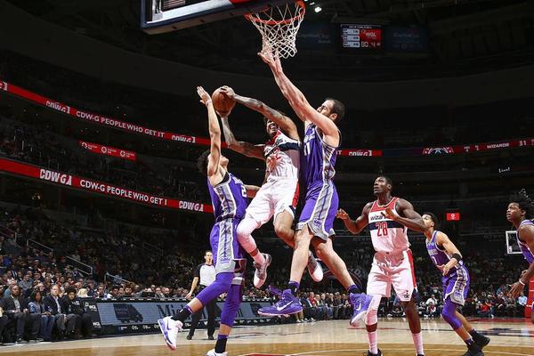 美记：火箭不会探索任何与莫兰特相关交易，他们最看重长期发展（美媒：火箭不考虑与莫兰特有关的任何交易，球队更看重长远发展）