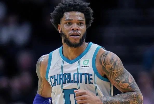 米兰达：很少有人能和斯帕莱蒂关系好，他的为人我还是不说了（米兰达：能与斯帕莱蒂相处融洽的人很少，他的人品我不便评价）