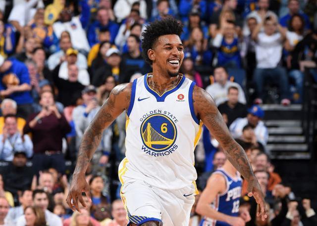 字母哥连送大帽摧毁对手进攻（字母哥连环封盖击溃对手攻势）