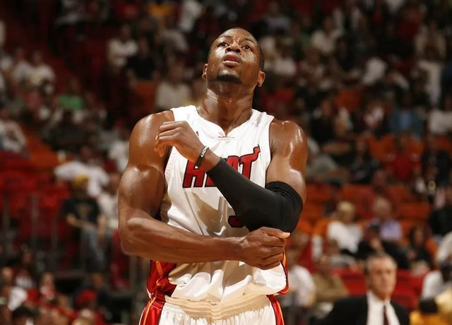 近4届欧预赛+世预赛射手榜：凯恩40球第1，C罗32球第2（近四届欧预赛与世预赛射手榜：凯恩40球居首，C罗32球次席）