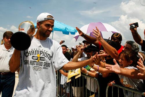 德转列多特历史最贵阵：哈兰德领衔，贝林、桑乔、罗伊斯上榜（德转盘点多特史上最贵阵容：哈兰德领衔，贝林厄姆、桑乔、罗伊斯在列）