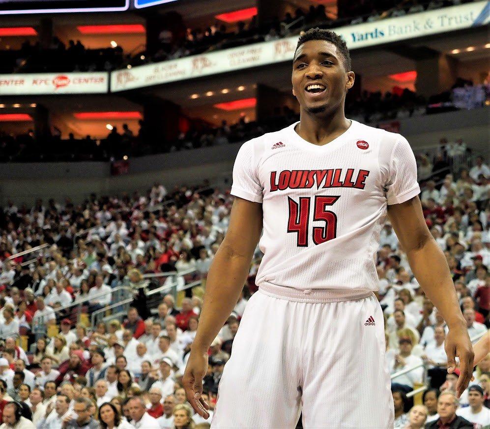 再次打停黄蜂！康宁汉姆抢断反击一条龙 劈扣（再度逼停黄蜂！康宁汉姆抢断一条龙快攻暴扣）