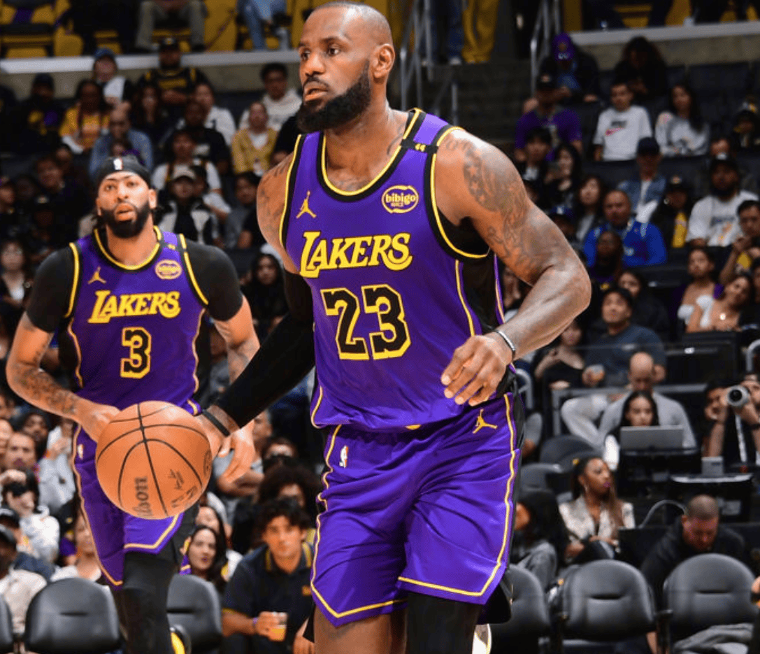 维金斯生涯第38次正负值低于-25，NBA同期历史最多（维金斯职业生涯已有38场单场正负值低于-25，位列NBA同期第一）