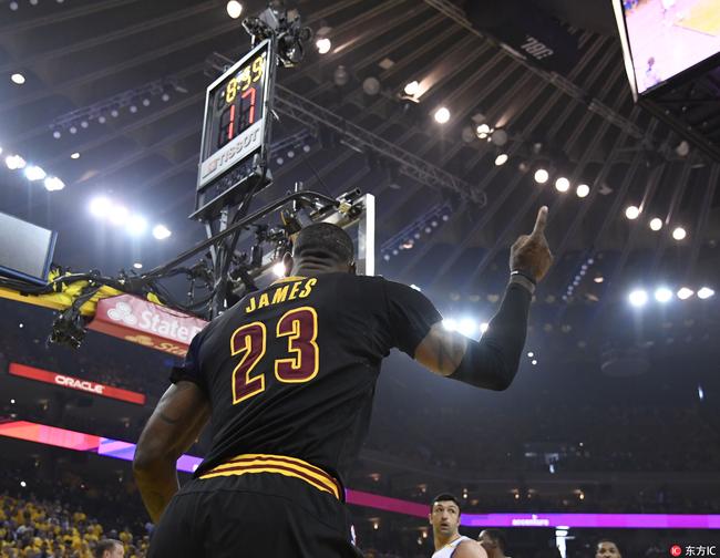 拿日本战犯照片！三笘薰8天仍未道歉，足球游戏怒了：删除，价值归零（日本战犯照风波持续：三笘薰8天未道歉，足球游戏下架清零）