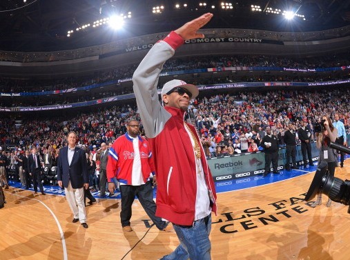 前巴萨门将：亚马尔是位天赋异禀的球员，但他需要向梅罗学习（前巴萨门神：亚马尔天赋出众，仍需向梅罗看齐）