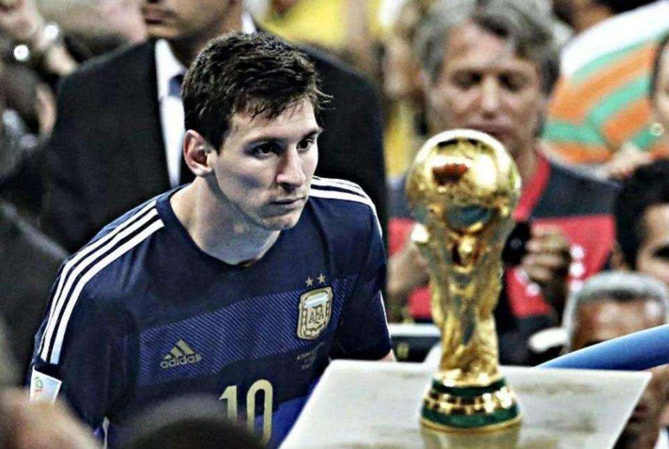 足球+音乐会，河南主帅拉莫斯当乐团指挥&阿奇姆彭等球员参加（当足球邂逅音乐：河南主帅拉莫斯执棒，阿奇姆彭等球员同台亮相）