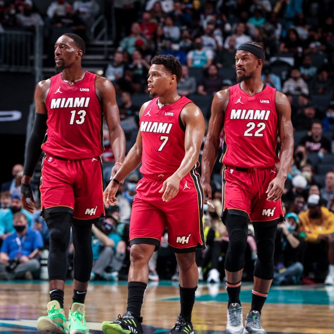 福布斯25年NBA球员收入排名！三人破亿，库里打破詹姆斯统治登顶（福布斯公布近25年NBA球员收入榜：三人生涯破亿美元，库里取代詹姆斯登顶）