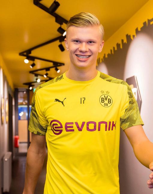 宏远U15防守细节不足致张懿赵杰突破成功（防守细节不到位，宏远U15难阻张懿、赵杰突破）