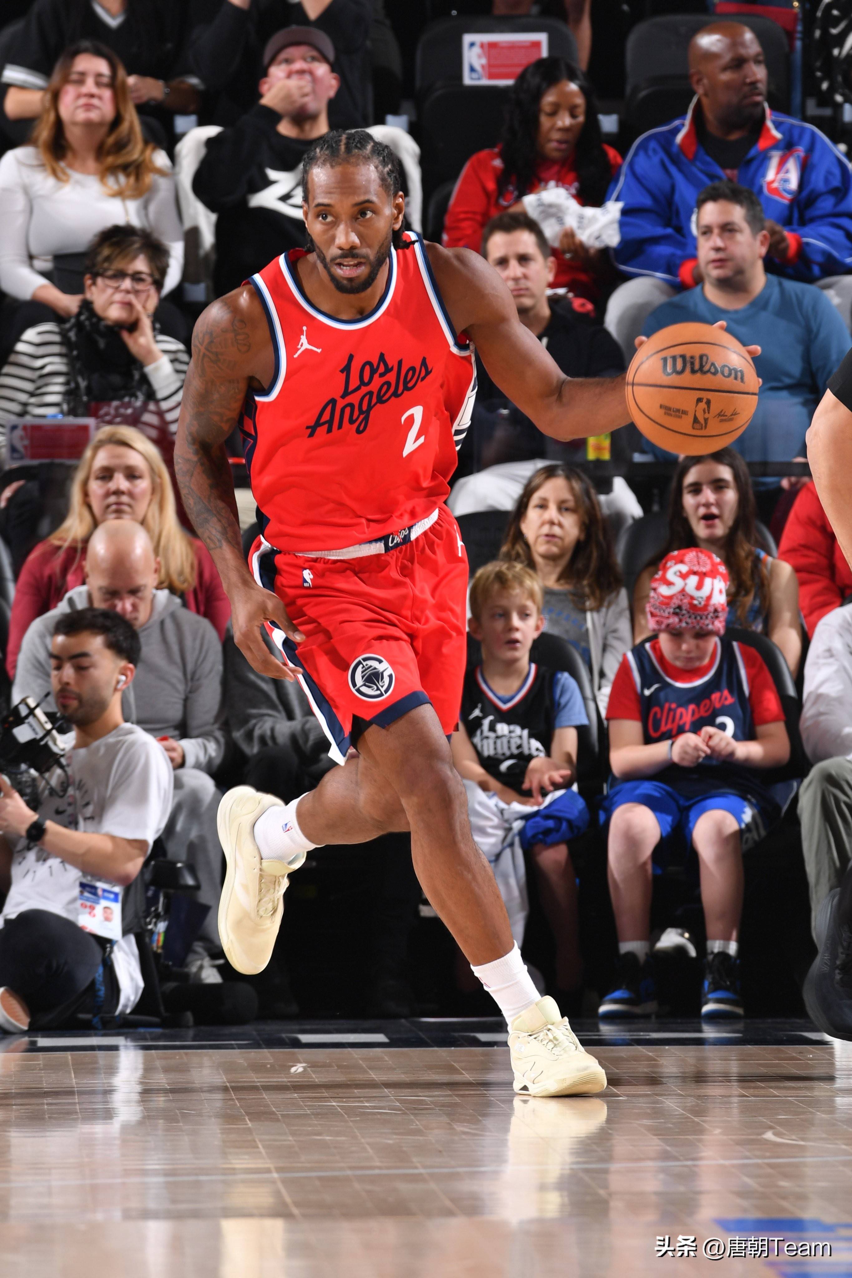 如何提高篮球比赛心理素质？（篮球赛场心理素质提升指南）