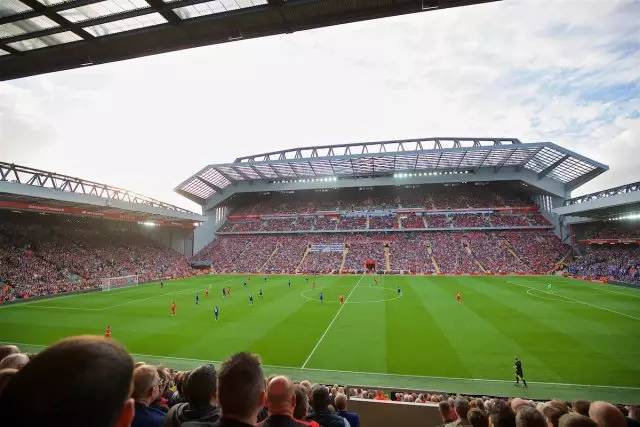 圆梦，在山顶解说解放者杯的男孩获邀与专业解说一起解说秘鲁甲（山巅解说走红后，解放者杯男孩受邀与专业解说同台解说秘鲁甲）