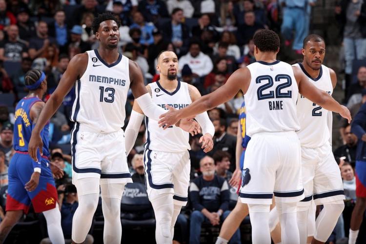 足球伤病预防指南（踢球不受伤：足球运动科学防护指南）