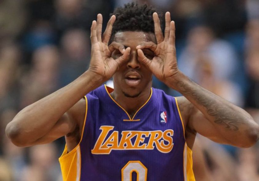 英超半场：米伦科维奇乌龙巴里破门，埃弗顿2-0诺丁汉森林（英超半场战报：米伦科维奇自摆乌龙、巴里建功，埃弗顿2-0领先诺丁汉森林）