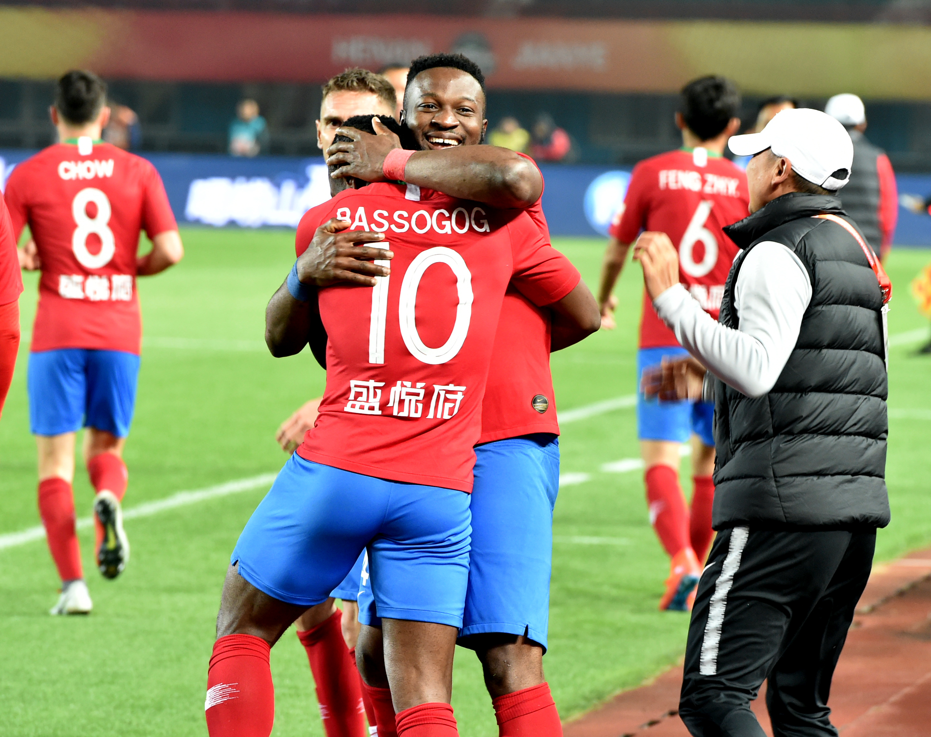 官方：26岁的前比利时国脚、国米旧将范赫斯登退役（官宣：26岁比利时前国脚、国米旧将范赫斯登正式退役）