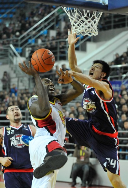 NBA常规赛战报：快船客场险胜雷霆,（NBA常规赛：快船客场惊险击退雷霆）