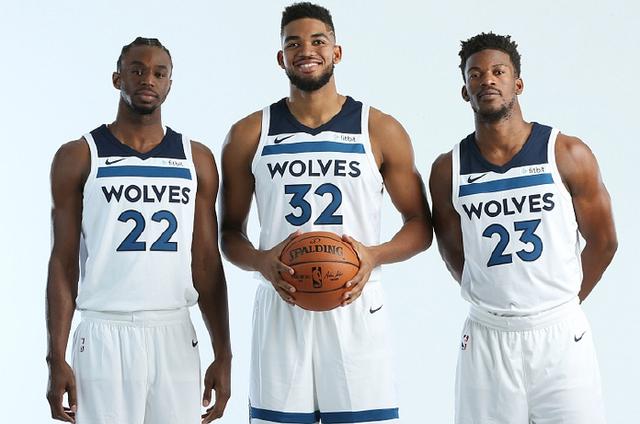 地上足球：偷溜诺坎普释放回归信号？解析梅西为何必重回巴萨（地上足球：梅西悄现诺坎普传回归风声？详析他为何终将重返巴萨）